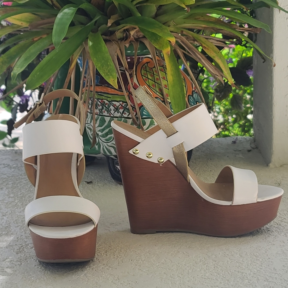 Charlotte Russe white sling back wedge size 9